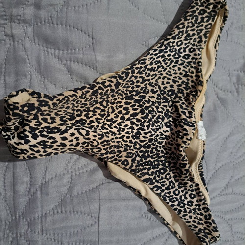Women's bikini bottom with leopard print like new, size S