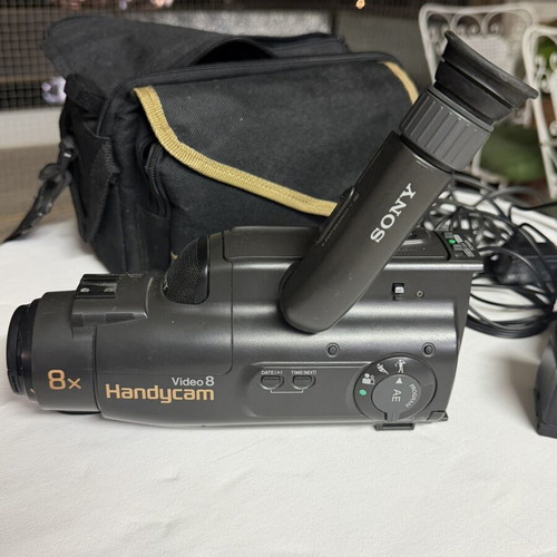 Vintage video camera Sony used with 2 batteries, door issue