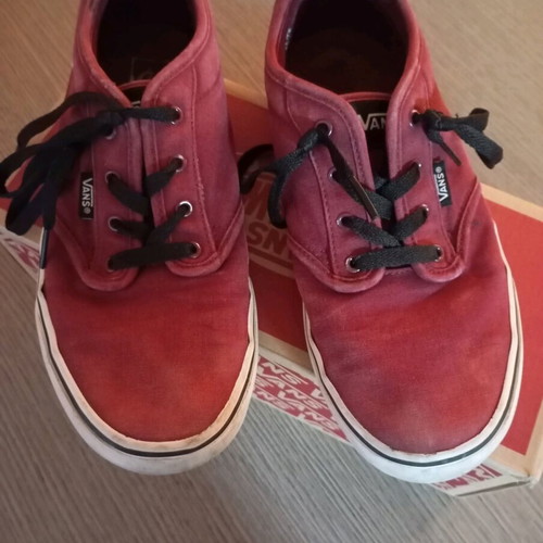 Vans athletic shoes used, size 39, burgundy