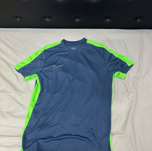 2 Nike тениски