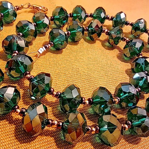 Vintage necklace 50cm with emerald faceted crystal beads like new