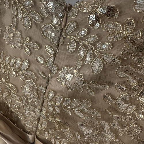 Dress like new, gold color, sizes 122-134 cm, ages 7-9