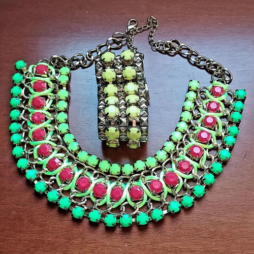 Choker with bracelet and multicolored glass stones like new
