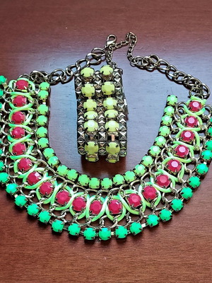Choker with bracelet and multicolored glass stones like new