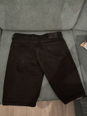 Calvin Klein Bermuda shorts like new, size W32, black