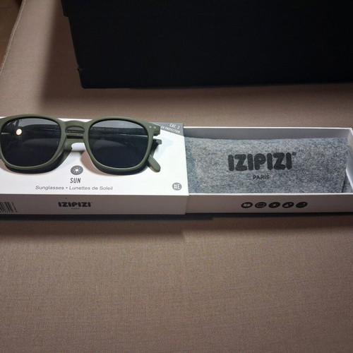 Izipizi Paris sunglasses like new, green