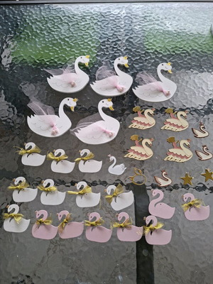 Wooden and metal swan decorations set of 33 like new