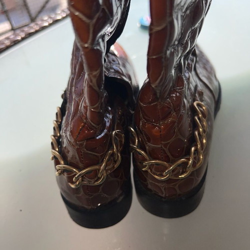 Women's boots up to the knee with chain like new, brown, size 39