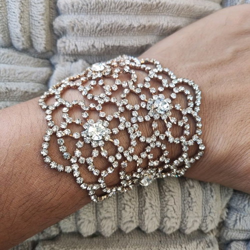 Evening bracelet with rhinestone flower motif like new, gold color