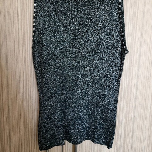 Sleeveless blouse used with lurex weave, black with silver thread