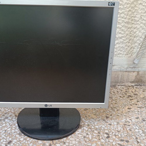 LG Flatron L1753S 17-Inch LCD Monitor Like New