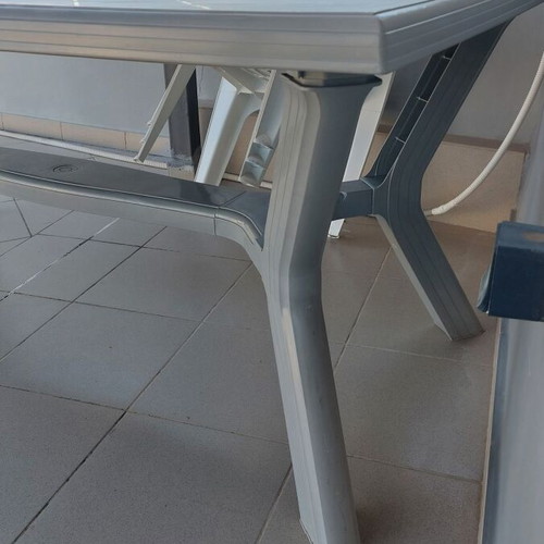 Rectangular plastic table like new, light gray, 175 x 90 x 74 cm