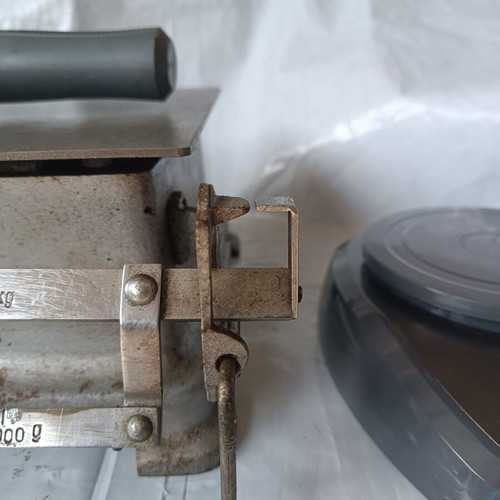 Mikro scale with 2 drams used, made in Germany