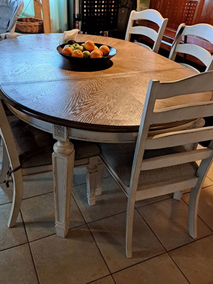 Ashley dining set like new with 6 chairs, round and extendable