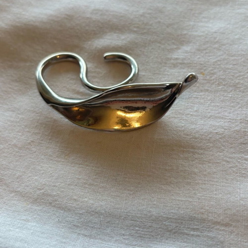 Ring in the shape of a tree leaf like new