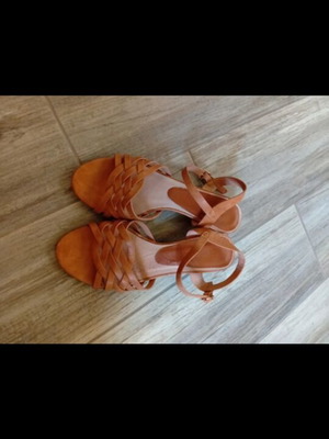 Leather tan sandals used, size 38.5