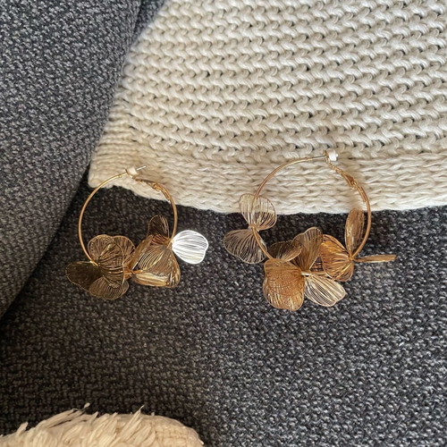 Stradivarius gold hoop earrings like new