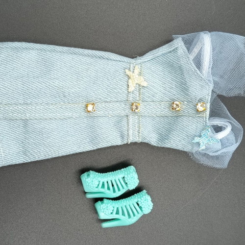 Dress and shoes for fashion dolls like new