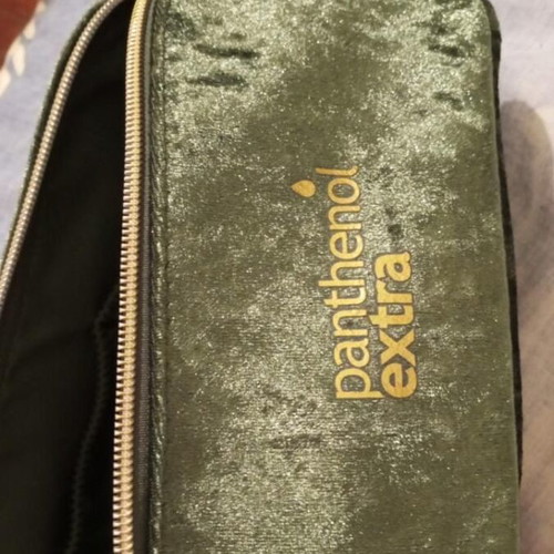 Toiletry bag green with shower gel gift like new