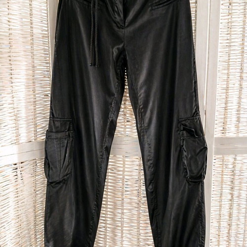Benissimo Y2K cargo pants with satin texture, like new, size M