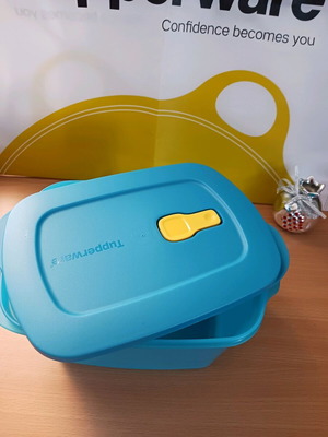 Crystal Wave Tupperware 2,300 ml new