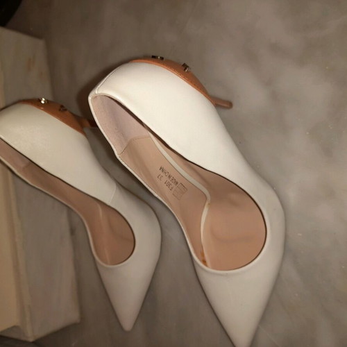 White summer pumps like new, size 37