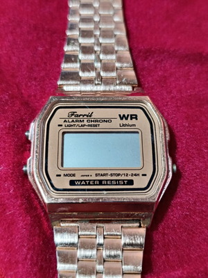 Digital watch