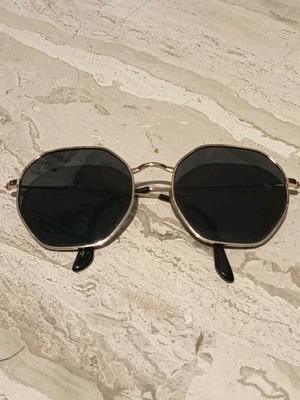 Sunglasses like new with metal frame gray and silver
