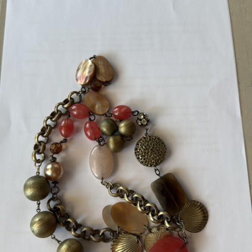Accessories necklace like new with pink stones and shells