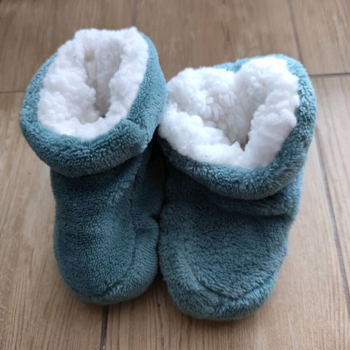 Fleece Baby Slippers like new, size 6–18 months, warm and soft