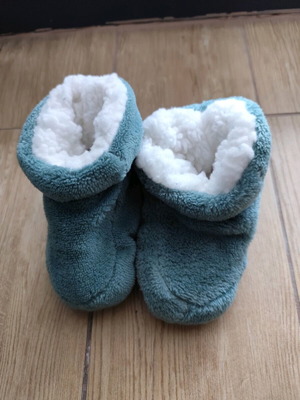 Fleece Baby Slippers like new, size 6–18 months, warm and soft