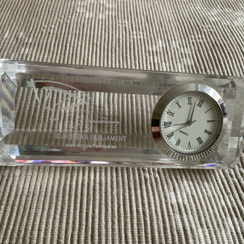 Collectible table clock with European Parliament logo like new