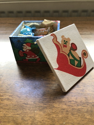 Christmas handmade box 6.5x6.5cm new