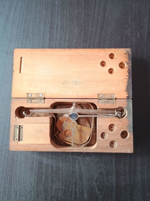 Old measuring tool used, missing weights