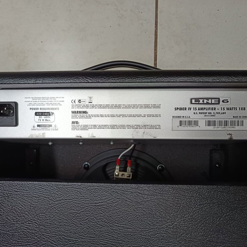Line 6 Spider IV 15W guitar amplifier like new with effects