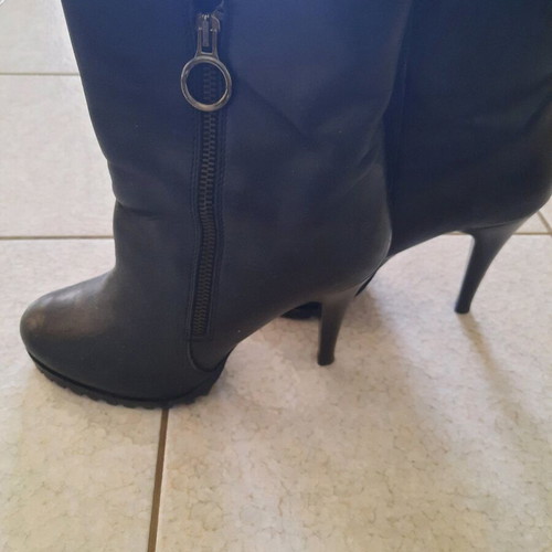 Leather ankle boots size 40 like new, black