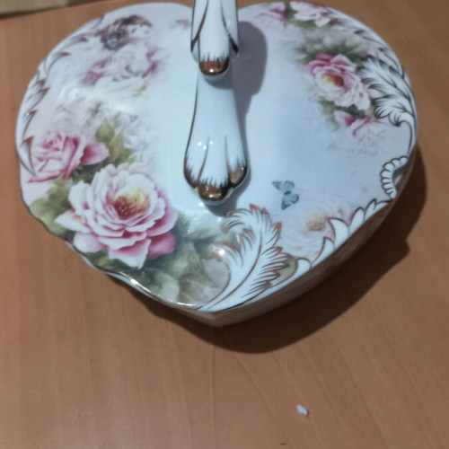 Porcelain centerpiece new in box