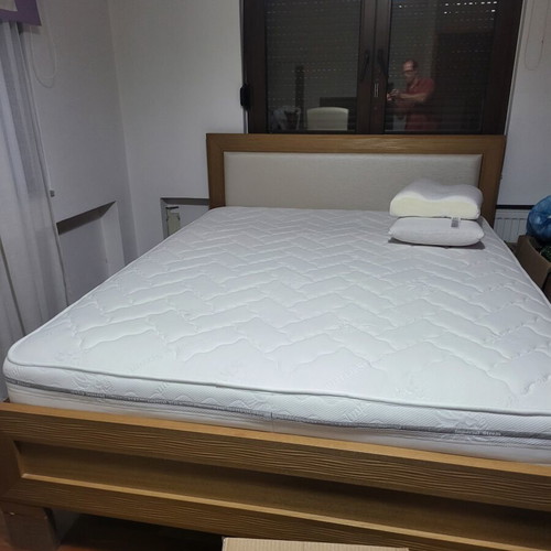 Double bed with elevated frame and Imperial Strom orthopedic mattress 160x200, like new