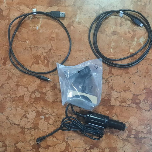 Mio Moov 330 2 charging cables, car charger and mount like new original