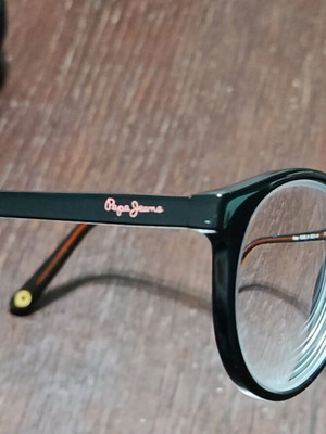 Pepe Jeans eyeglasses like new with case