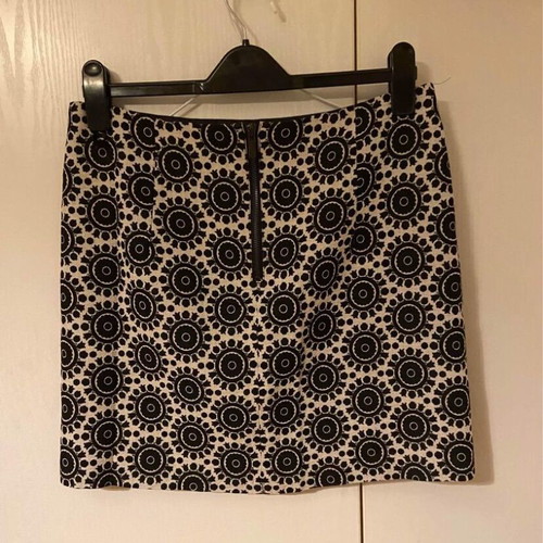 Marks & Spencer skirt black and white with geometric shapes, new, size M/L