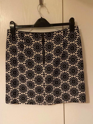 Marks & Spencer skirt black and white with geometric shapes, new, size M/L
