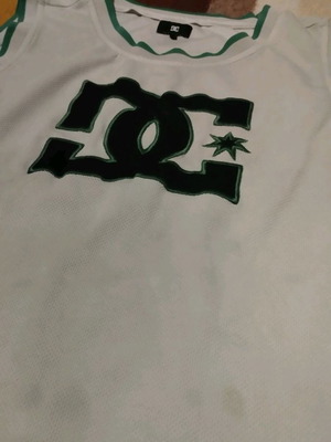 DC basketball tank top and shorts used, size L