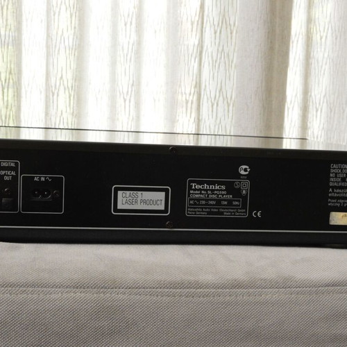 Technics SL-PG590 CD player like new with remote and optical output