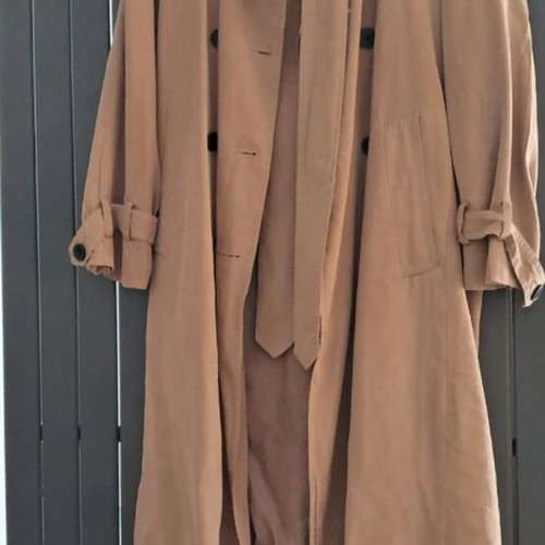 Zara beige trench coat like new, comfortable