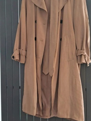 Zara beige trench coat like new, comfortable