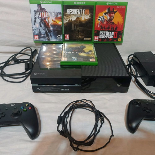 Xbox One 500GB μεταχειρισμένο με 2 χειριστήρια και 4 παιχνίδια