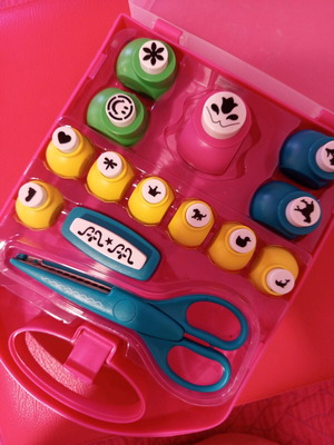 Set of 13 hole punches and zigzag scissors like new