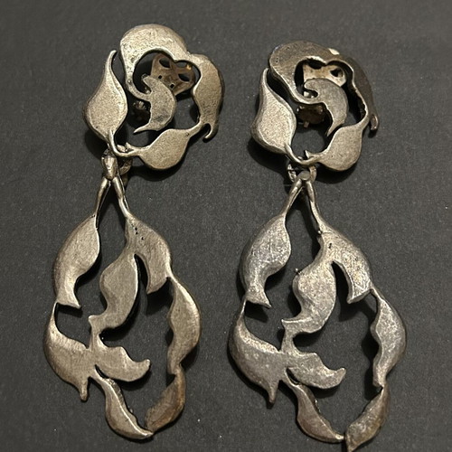 Vintage 80s clip-on dangling earrings silver color, like new