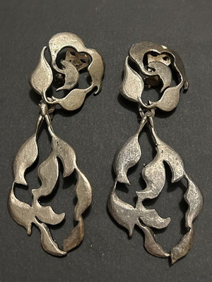 Vintage 80s clip-on dangling earrings silver color, like new